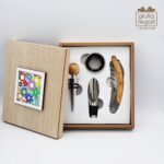 Scatola in legno con set di attrezzi per il vino - Cuorematto Bomboniere
