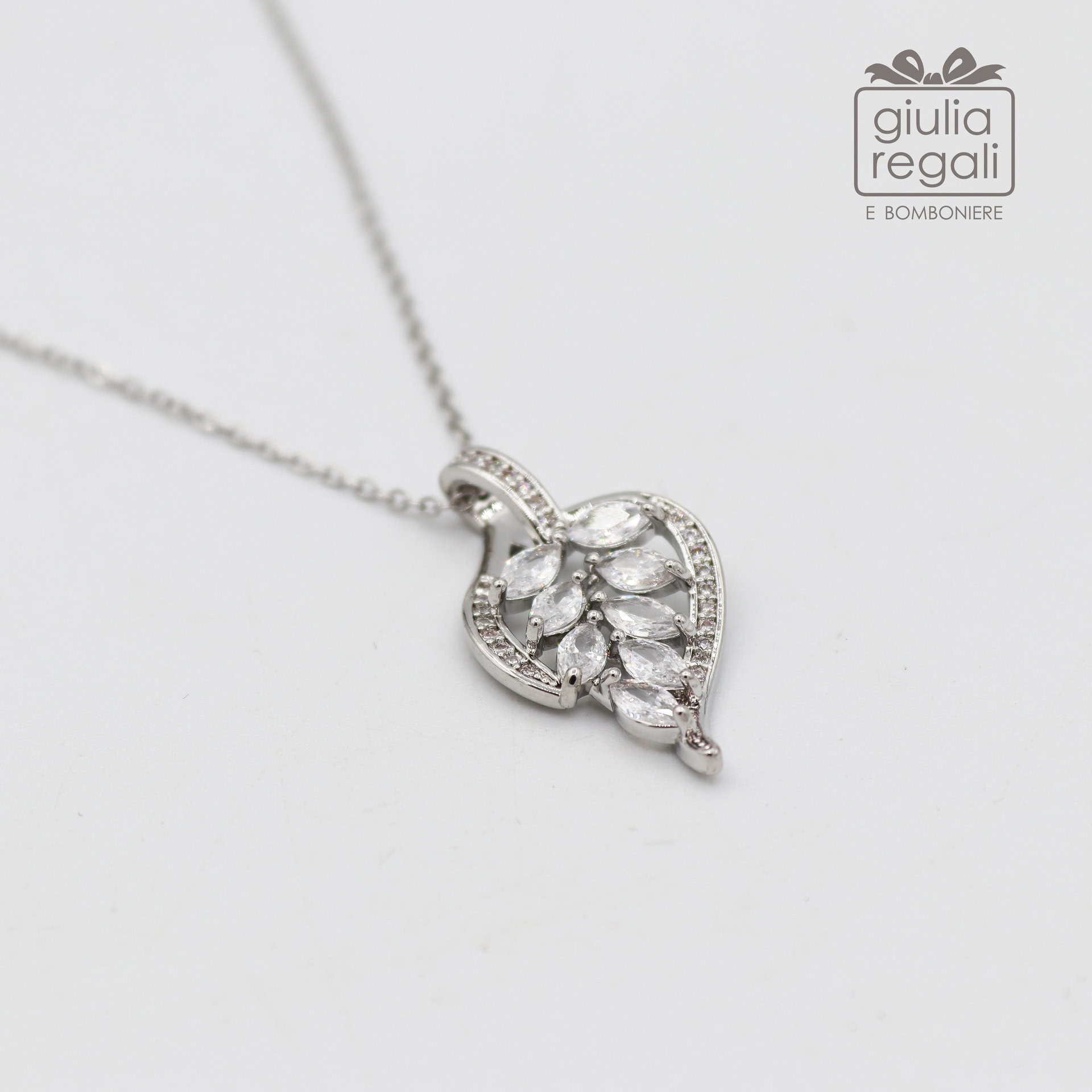 Collana ciondolo Foglia con vetro color argento - 01 Collana ciondolo Foglia con vetro color argento