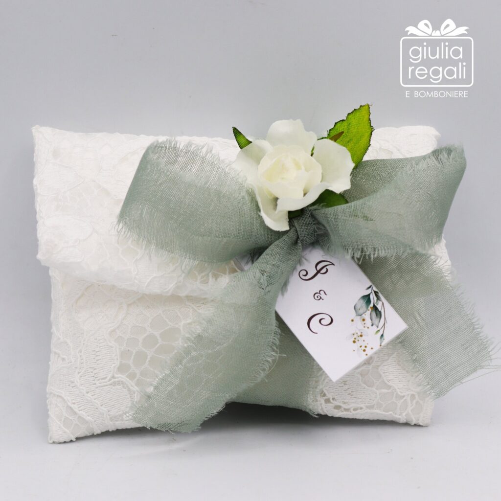 Bomboniera Bustina in Pizzo lavorato Made in Italy per matrimonio