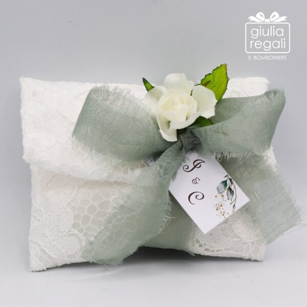 Bomboniera Bustina in Pizzo lavorato Made in Italy per matrimonio