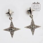 Orecchini da lobo punto luce stella a croce pendente