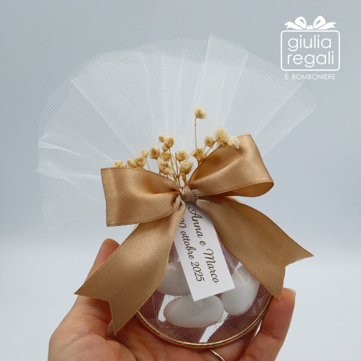 Sacchetto con cerchio oro, fiocco e fiori secchi