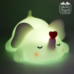 Lampada LED elefante in silicone con cuoricino - luce multicolore - immagine 2