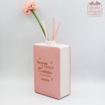 Libro profumatore rosa con scritta dorata