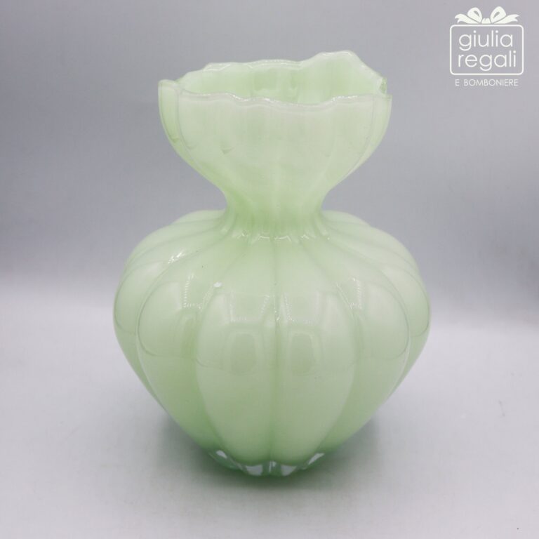 Vaso in vetro verde decorativo 15x19,5 cm