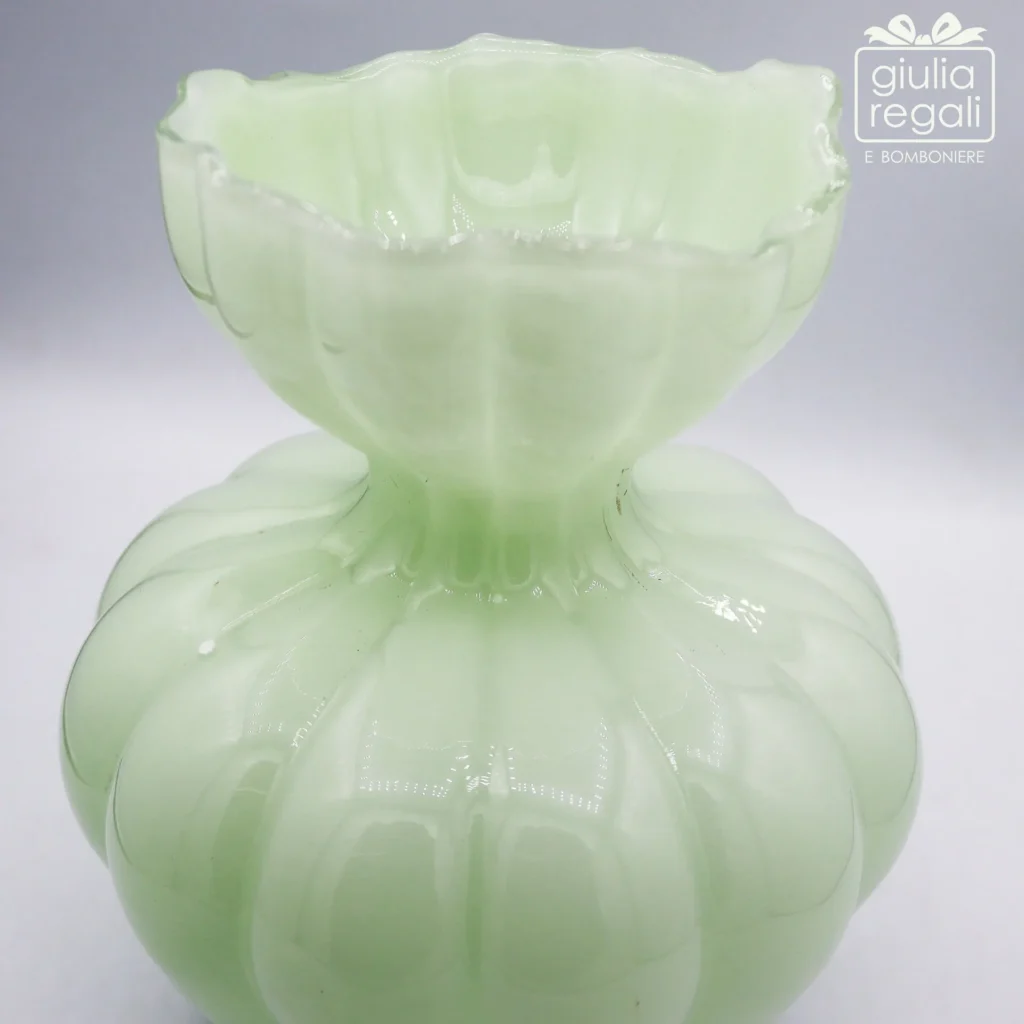 Vaso in vetro verde decorativo 15x19,5 cm