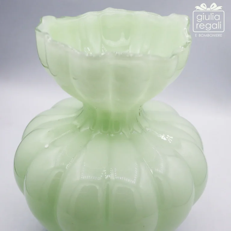 Vaso in vetro verde decorativo 15x19,5 cm