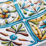Vassoio in vetro decorato stile maiolica 18,5x18,5 cm - immagine 2