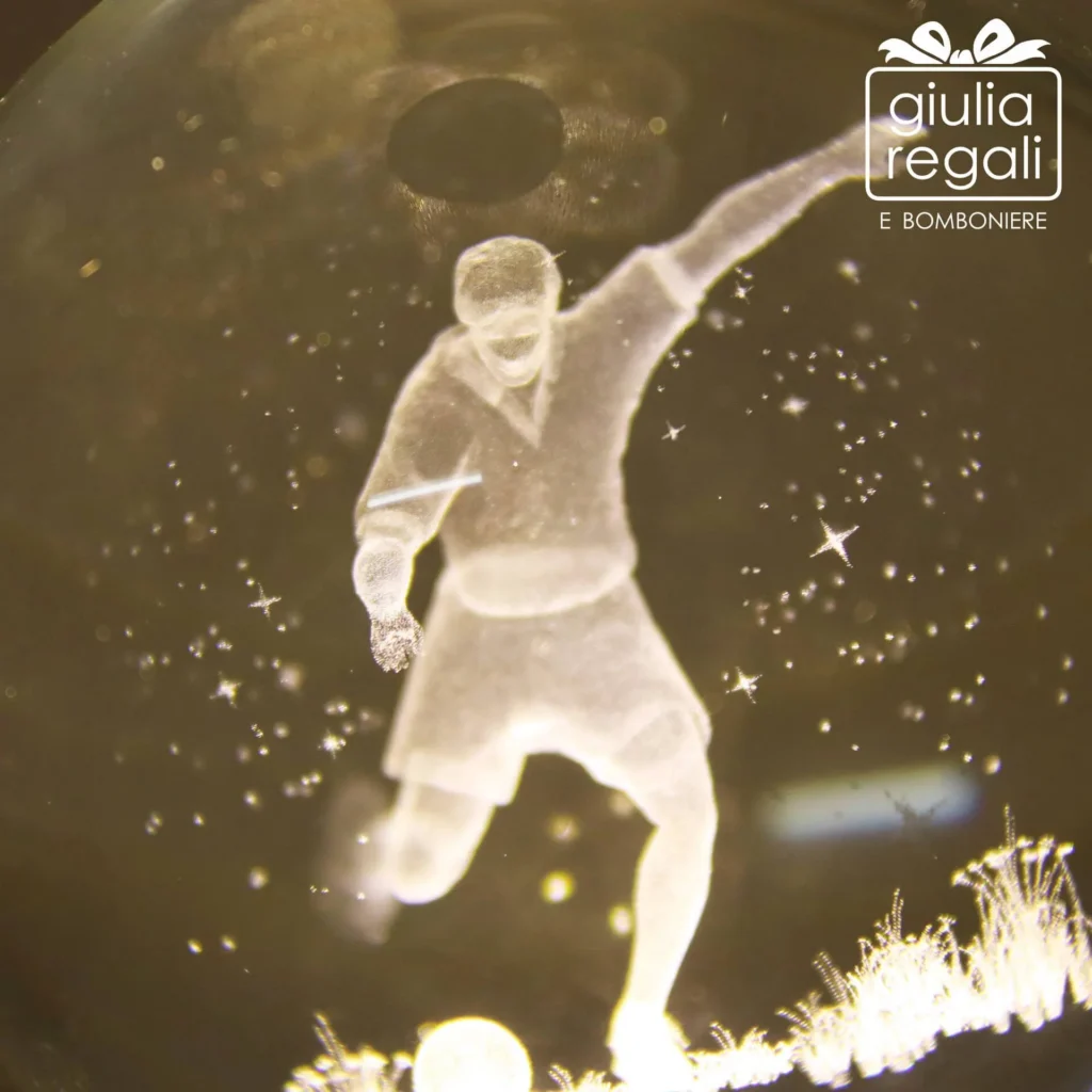 Lampada sfera in vetro con calciatore 3D e base in legno - luce LED USB