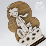 Segnaposto Il Piccolo Principe con clip - Cuorematto in legno 9,5 cm - immagine 2