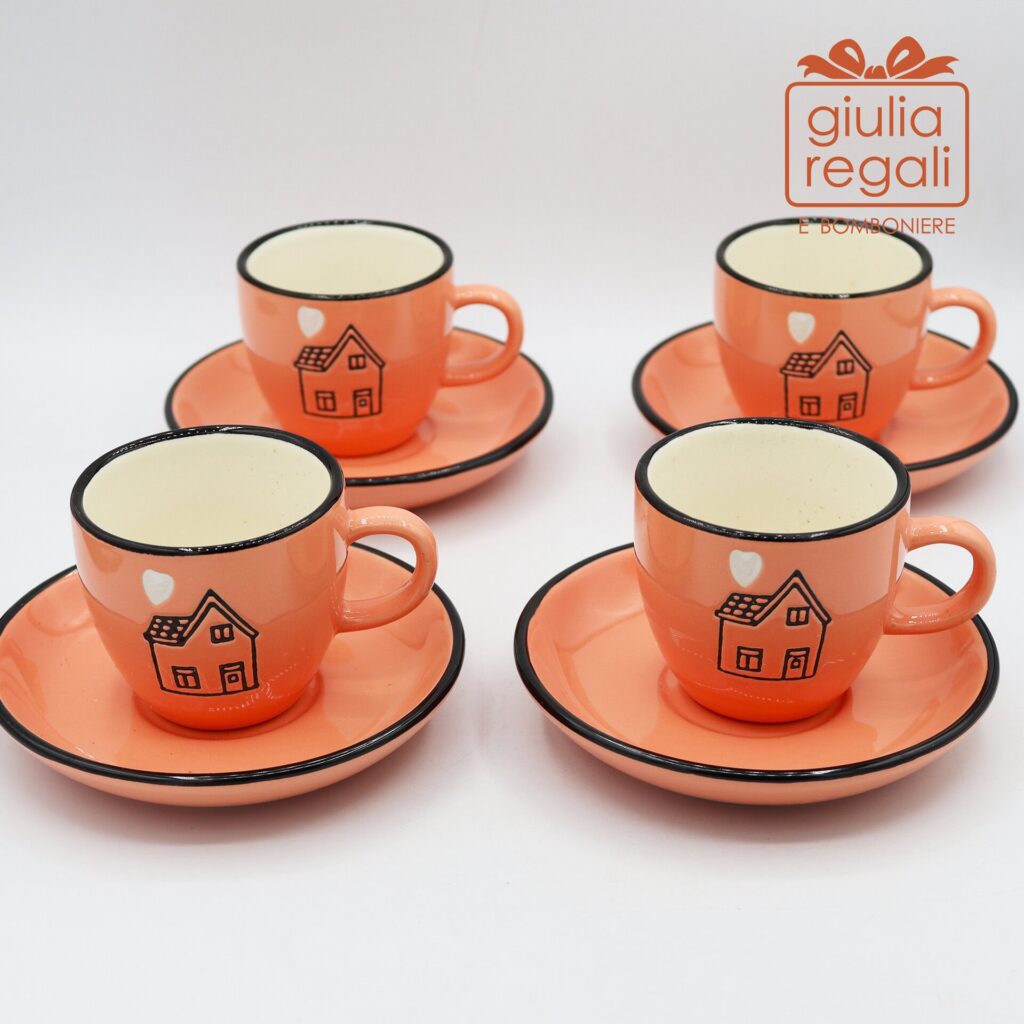 Set 4 tazzine con piattino in ceramica color pesca - Decoro casetta con cuore