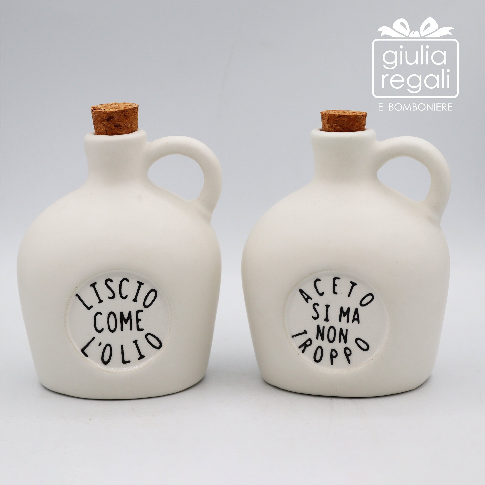 Set olio e aceto in ceramica con scritte decorative - 01 Set olio e aceto in ceramica con scritte decorative