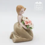 Statuina Dama Seduta in Porcellana con Bouquet - Figura Decorativa