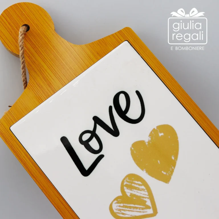 Tagliere decorativo in legno con piastrella Love