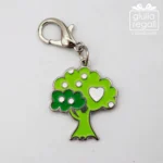 Ciondolo smaltato con moschettone - charm portafortuna colorato a pois 2,5 cm