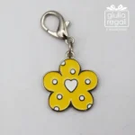 Ciondolo smaltato con moschettone - charm portafortuna colorato a pois 2,5 cm