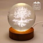 Sfera luminosa Albero della Vita in cristallo con base LED