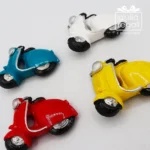 Calamita vespa in 4 colori assortiti - immagine 2