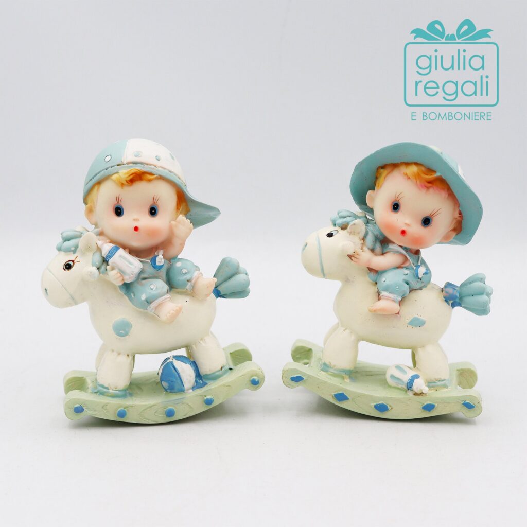 Statuina bambino su cavallo a dondolo