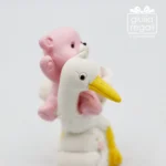 Statuina orsetto rosa su cicogna