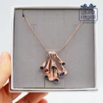 Collana corta Made in Italy blu e oro rosato