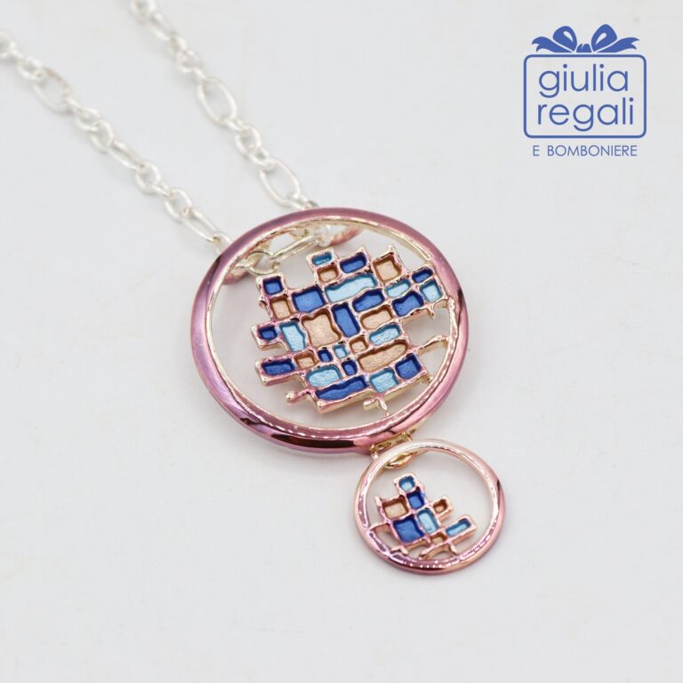Collana lunga con pendente geometrico blu e lilla