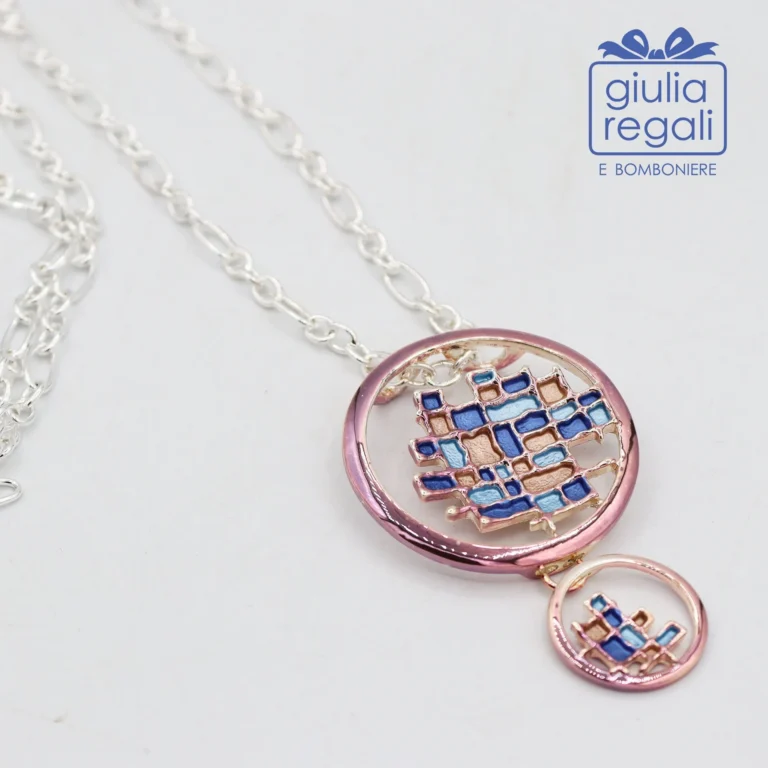 Collana lunga con pendente geometrico blu e lilla