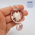 Collana lunga con pendente geometrico blu e lilla